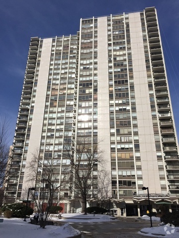 Building Photo - 1460 N Sandburg Terrace
