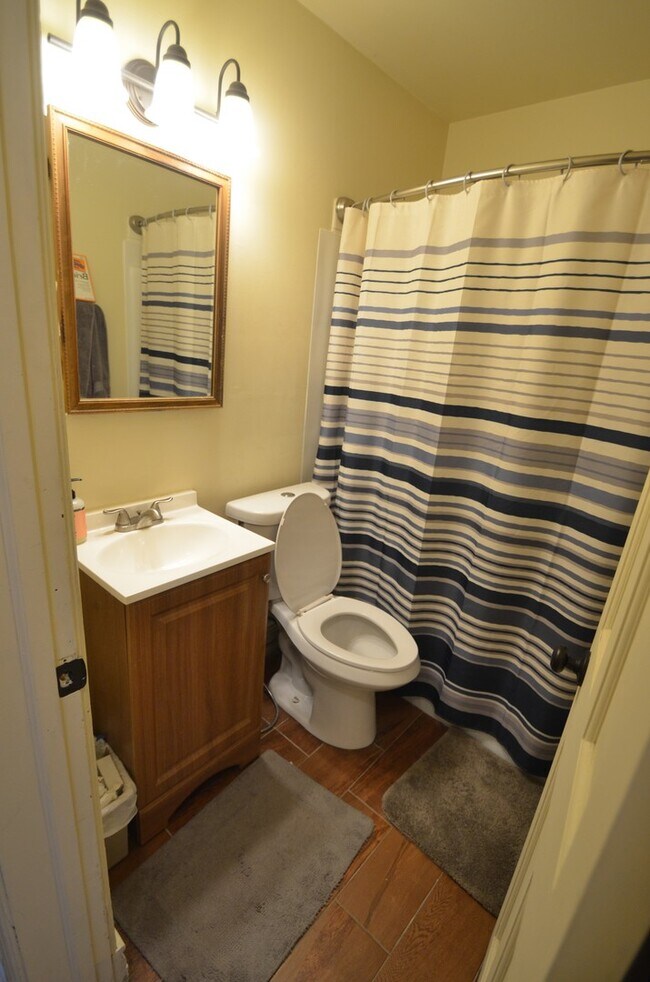 Foto del edificio - 1155 W Dickens Ave