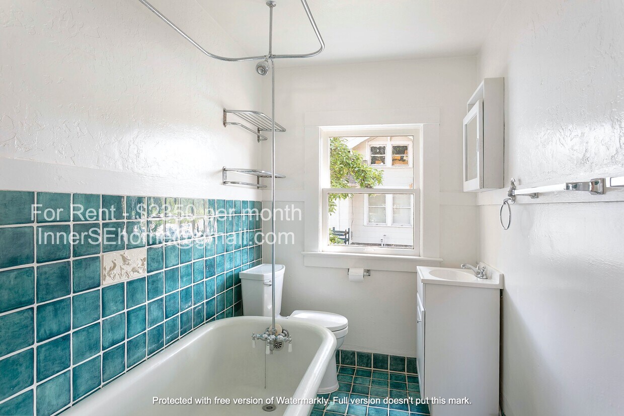 Primary Photo - 4216 Southeast 37th Avenue