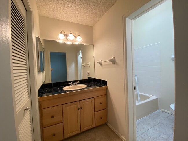 Building Photo - 2119 Spruce St