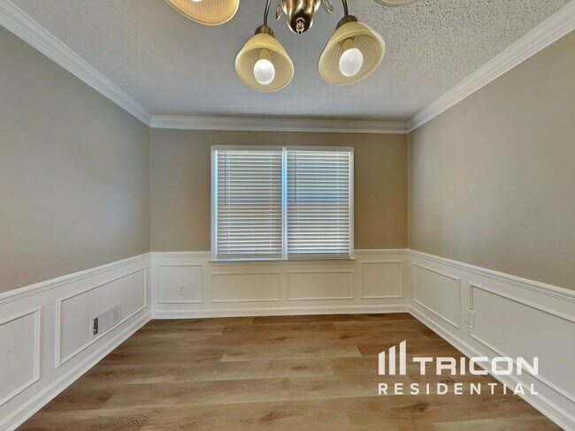 Foto del edificio - 2950 Summit Ridge