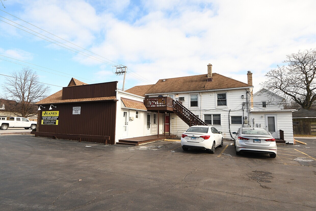 Building Photo - 9917 W 143rd St