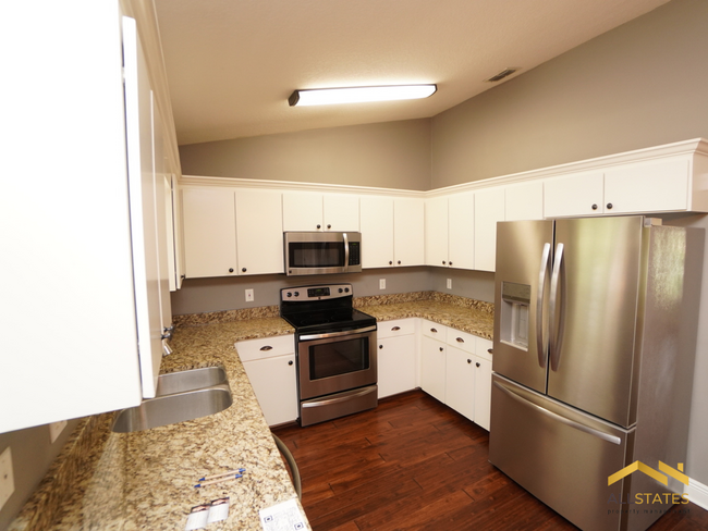 Building Photo - 4665 SE 58th Pl
