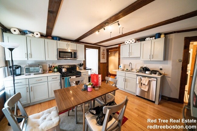 Building Photo - 154 Calumet St