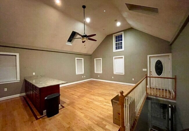 Building Photo - 2A Lorenzo St