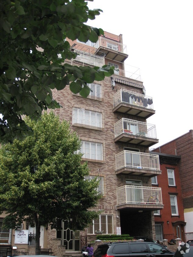 Building Photo - 111 Rutledge St