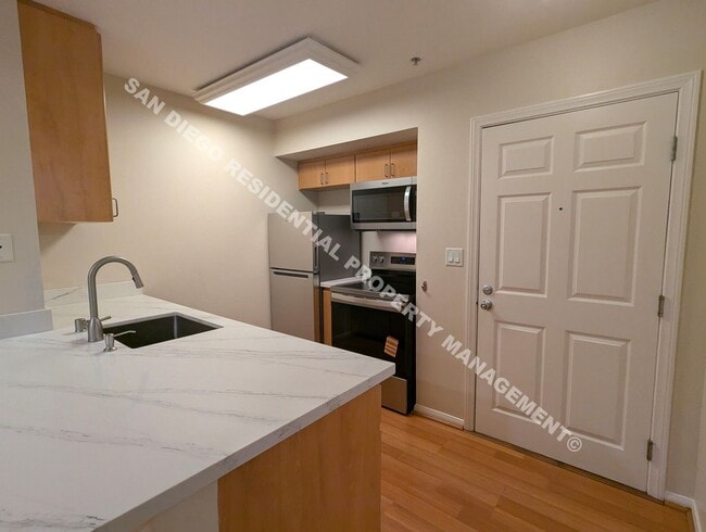 Building Photo - ***$200 MOVE-IN DISCOUNT*** Updated Studio with Parking and Washer/Dryer in Prime Little Italy Lo...