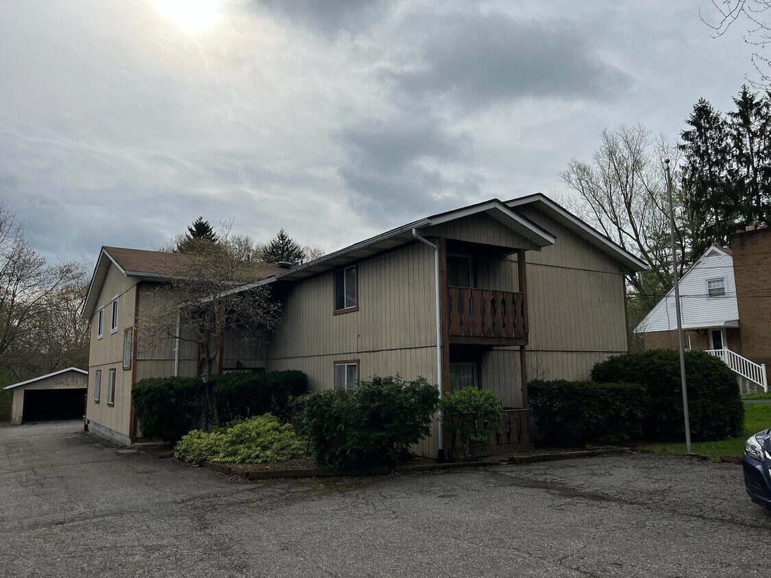 Building Photo - 468 Dutch Ln