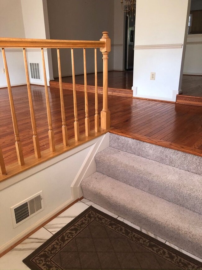 Foto del edificio - Spacious Townhome, Great Location!