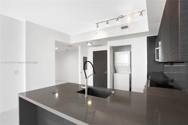 Building Photo - 1080 Brickell Ave