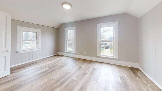 Foto del edificio - 1031 W 9th St