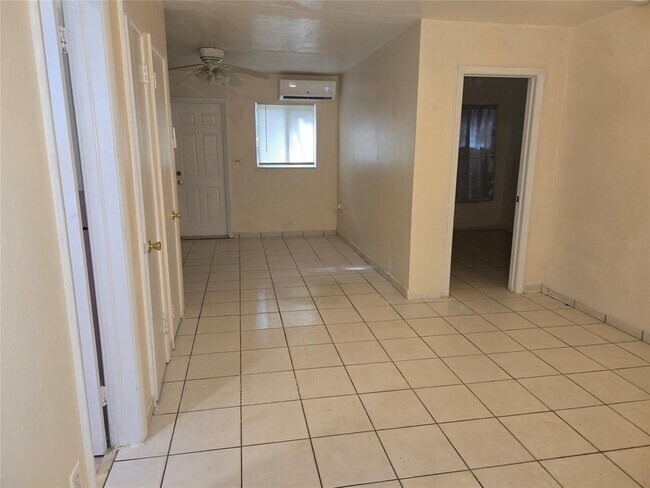 Foto del edificio - 1560 NE 111th St
