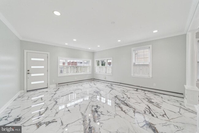 Building Photo - 23 E Elm St