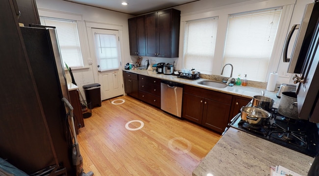 Building Photo - 8 Sawyer Ter