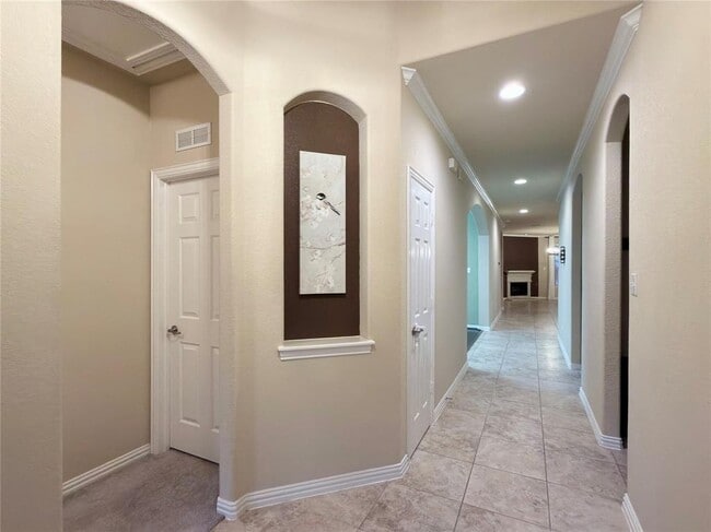 Building Photo - 508 Walsh Hill Trail