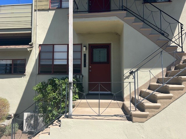 Building Photo - 1014 1/2 Hyperion Ave