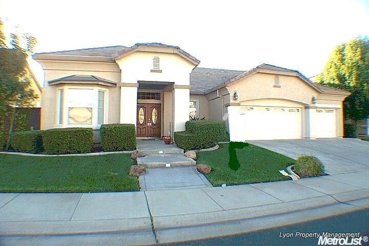 Foto principal - Welcome Home To This Well Maintained Immac...