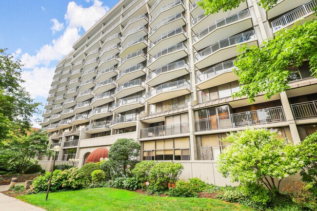 Welcome to Heritage Tower Condominium. - 15 Stewart Plz