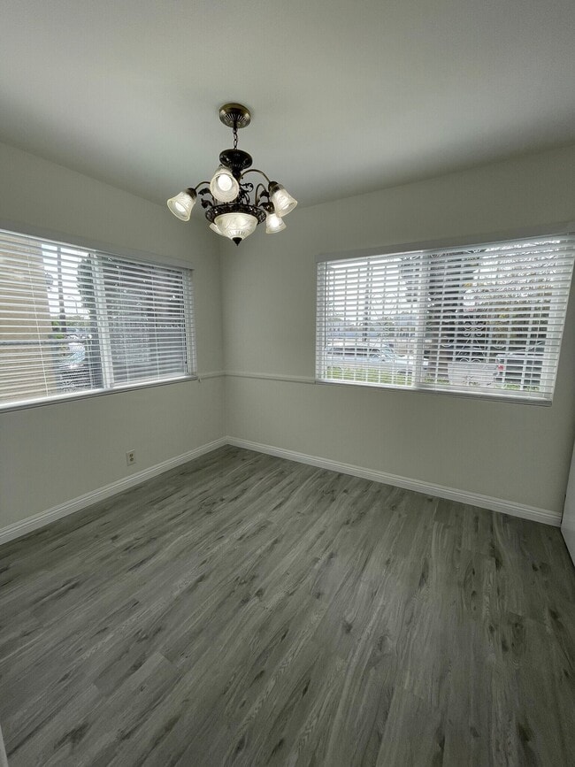 Building Photo - 1337 19th St