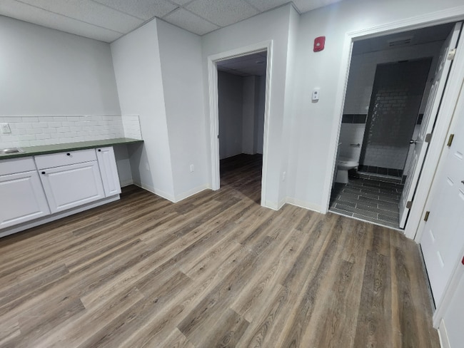 Foto del edificio - 151 S Main St