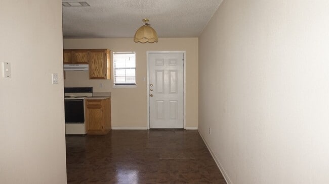 Foto del edificio - 904 Clairidge Ave