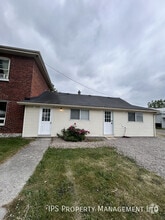 Building Photo - 644 Moira St W