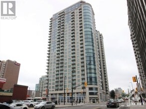 Building Photo - 242 Rideau St