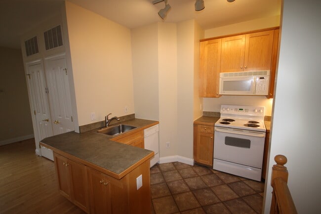 Building Photo - Polk Court Apartments