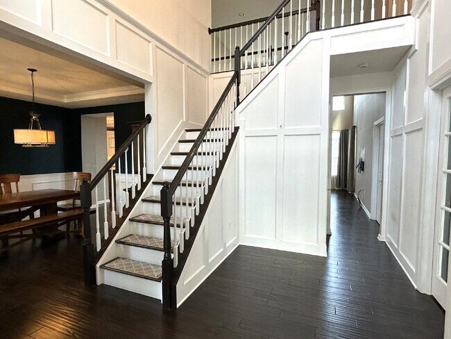 Foto del edificio - Gorgeous 6-Bedroom 3.5-Bath Colonial in Ma...
