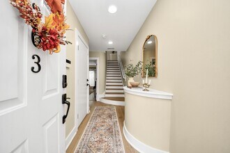 Building Photo - 5941 S Loop E