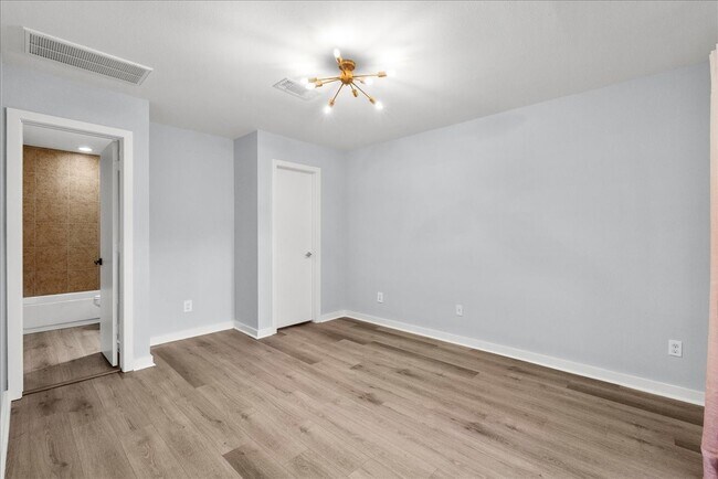 Foto del edificio - 2453 Wentworth St