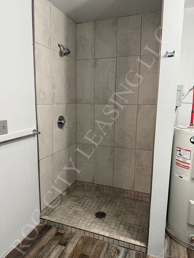 Baño número 211, 155 Saint Paul - Hive@155 and Hive Andrews