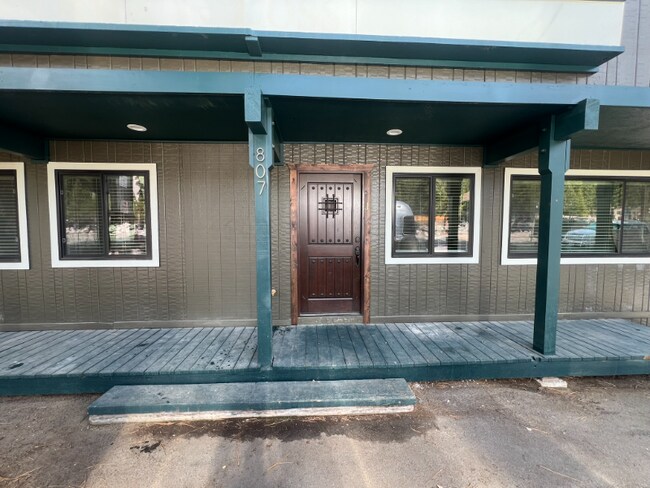 Foto del edificio - 807 Tahoe Blvd