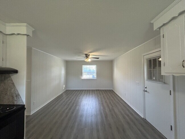 Foto del edificio - 3-Bedroom 2-Bathroom Home with 2 car garage  in Prime Cookeville Location!