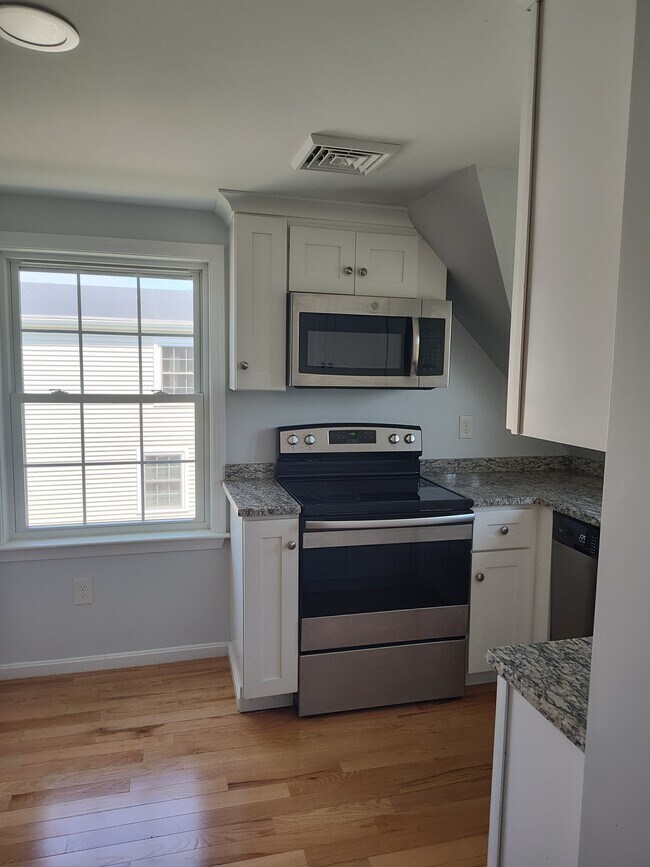 Kitchen 3 - 155 Farm Ln