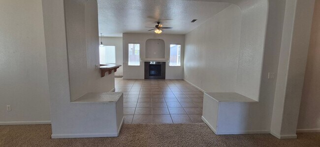 Foto del edificio - 1085 Crystal Springs Dr
