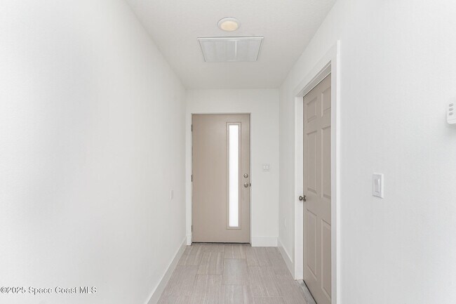 Building Photo - 1605 Par St NE