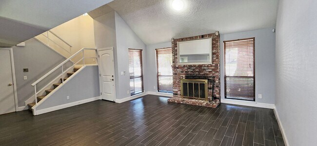 Building Photo - 6985 Riverside Blvd