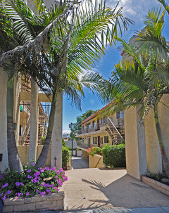 Front & Building Entry - 640 Manhattan Beach Blvd