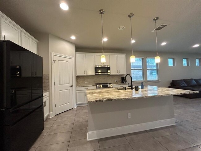 Building Photo - 305 Crossvine Trail