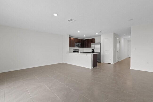 Building Photo - "Spacious 3-Bedroom Townhouse in Ocala wit...