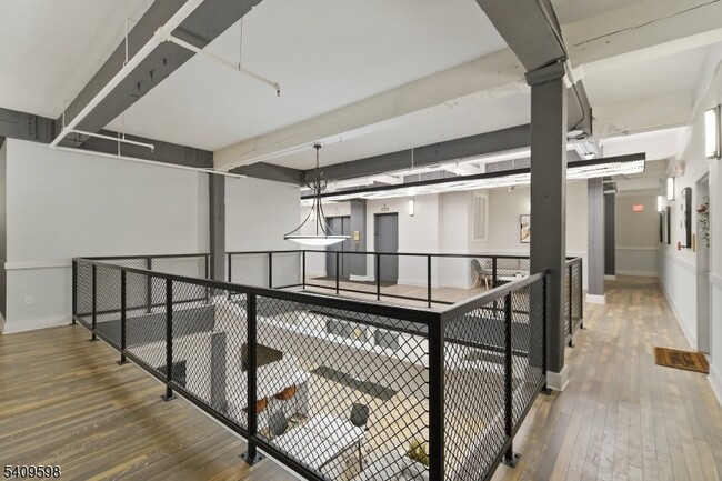 Building Photo - 160 Lafayette St