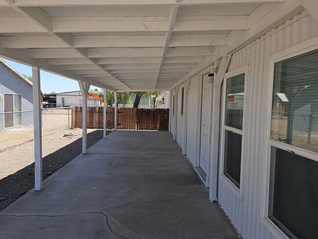 Building Photo - 2 Bed/1 Bath Mobile one block from the River