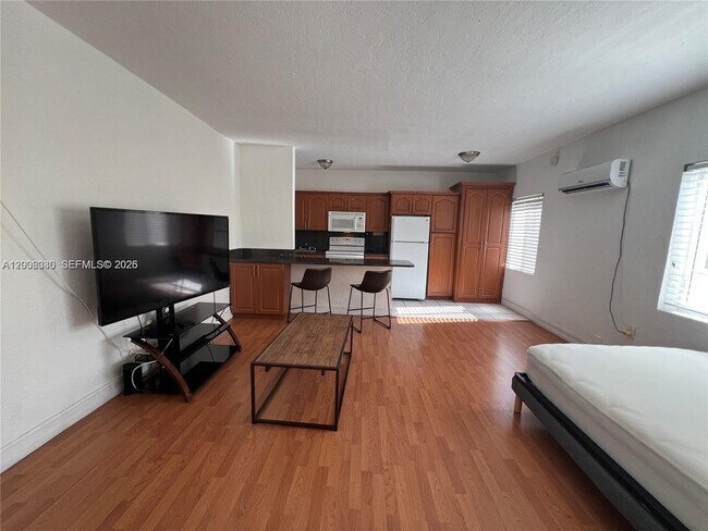 Foto del edificio - 7920 Harding Ave