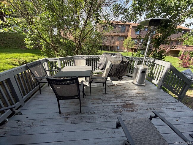 Foto del edificio - 23 Hawthorn Ct