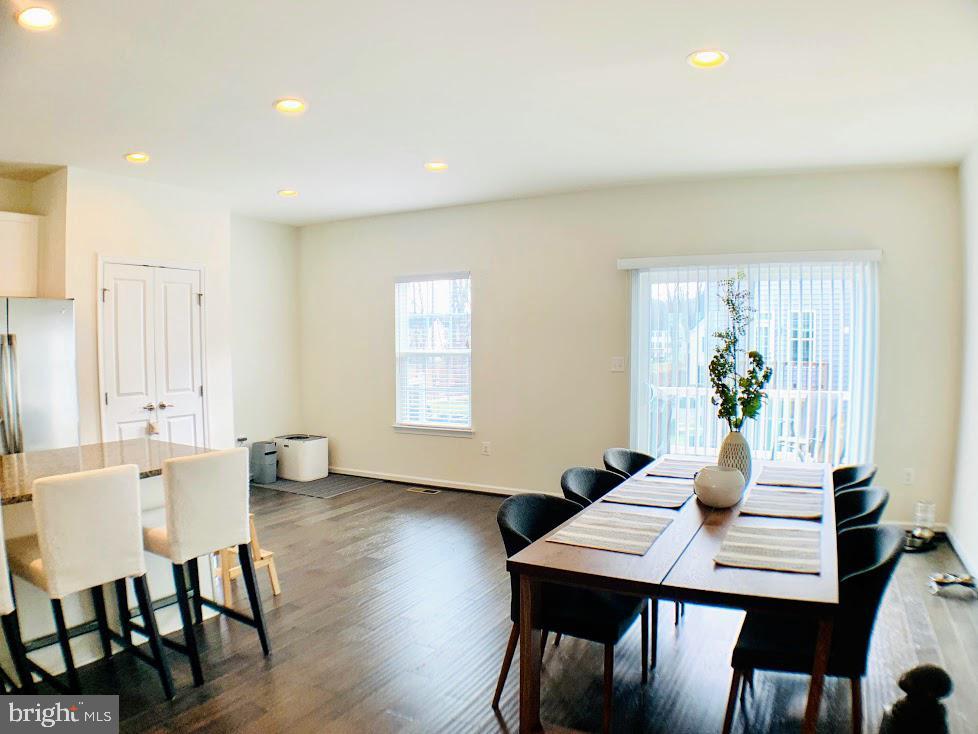 Primary Photo - 307 Streamview Dr