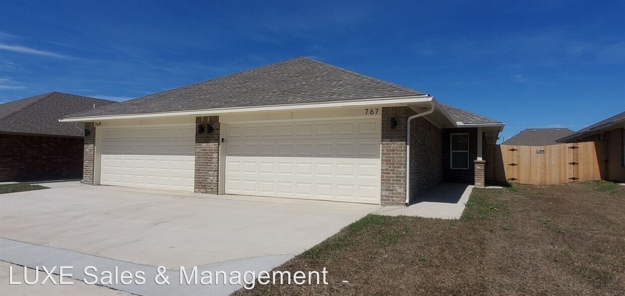Primary Photo - 3 br, 2 bath House - 767 SW 13th