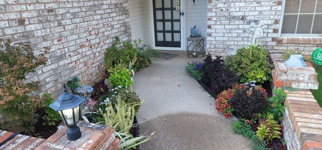 Building Photo - 3 bedroom, 2 bathroom, 2 car garage in Sou...