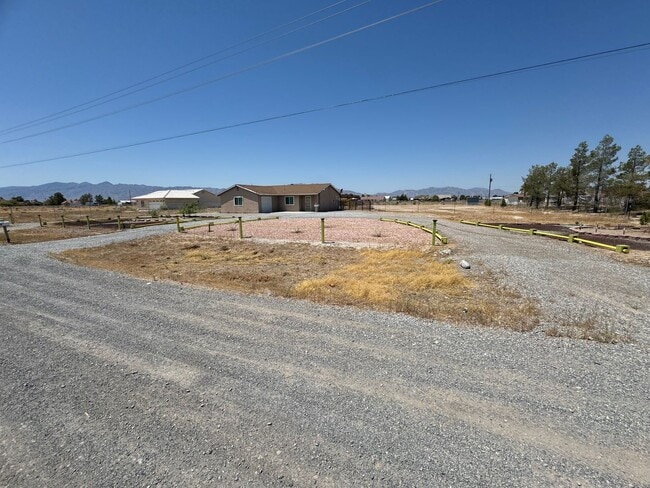 Foto del edificio - Charming 3-bedroom home located in the picturesque town of Pahrump!