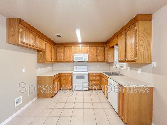 Building Photo - 8812 Laurel Ridge